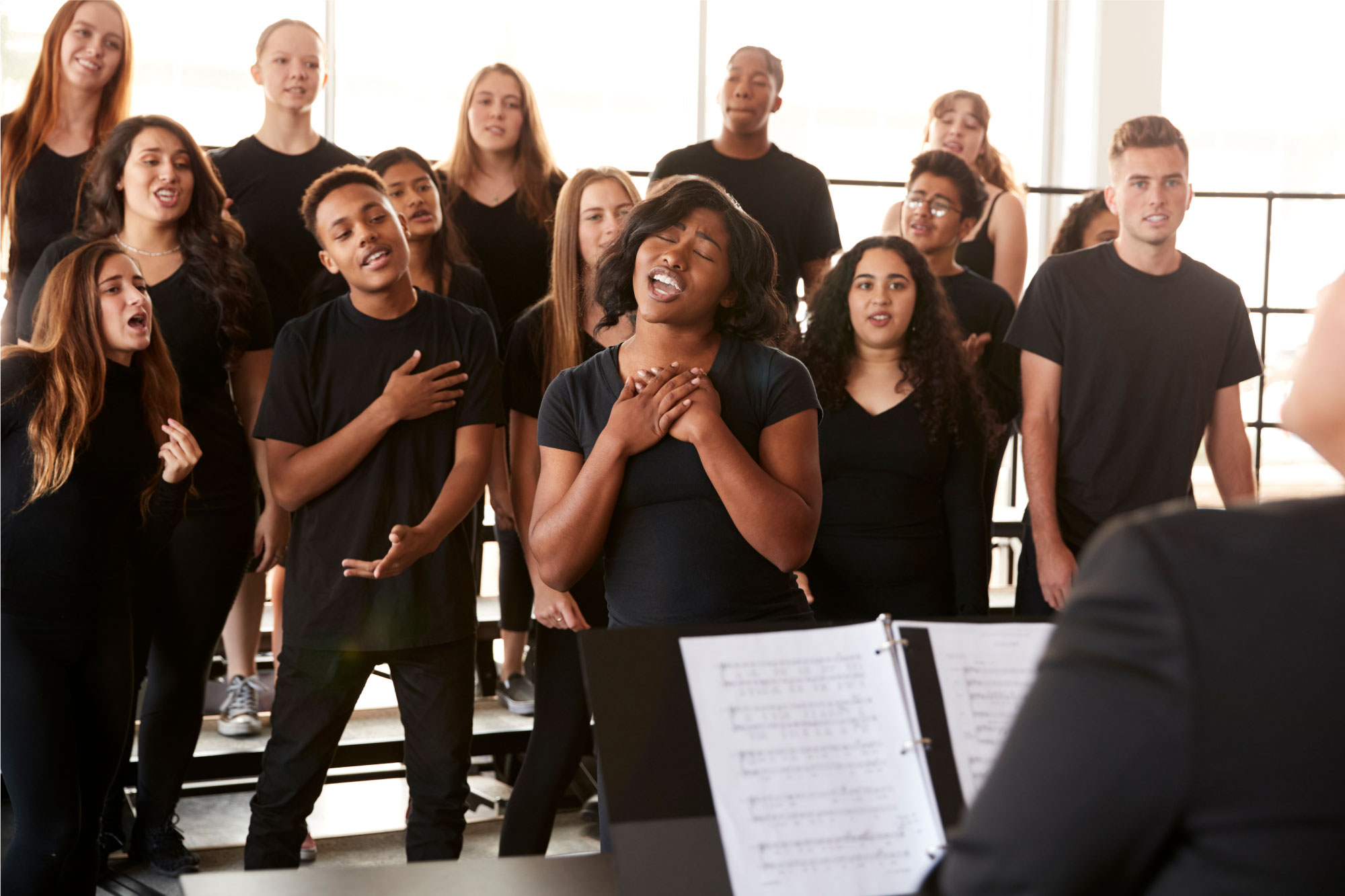 Chorale interprétant un répertoire varié de chants